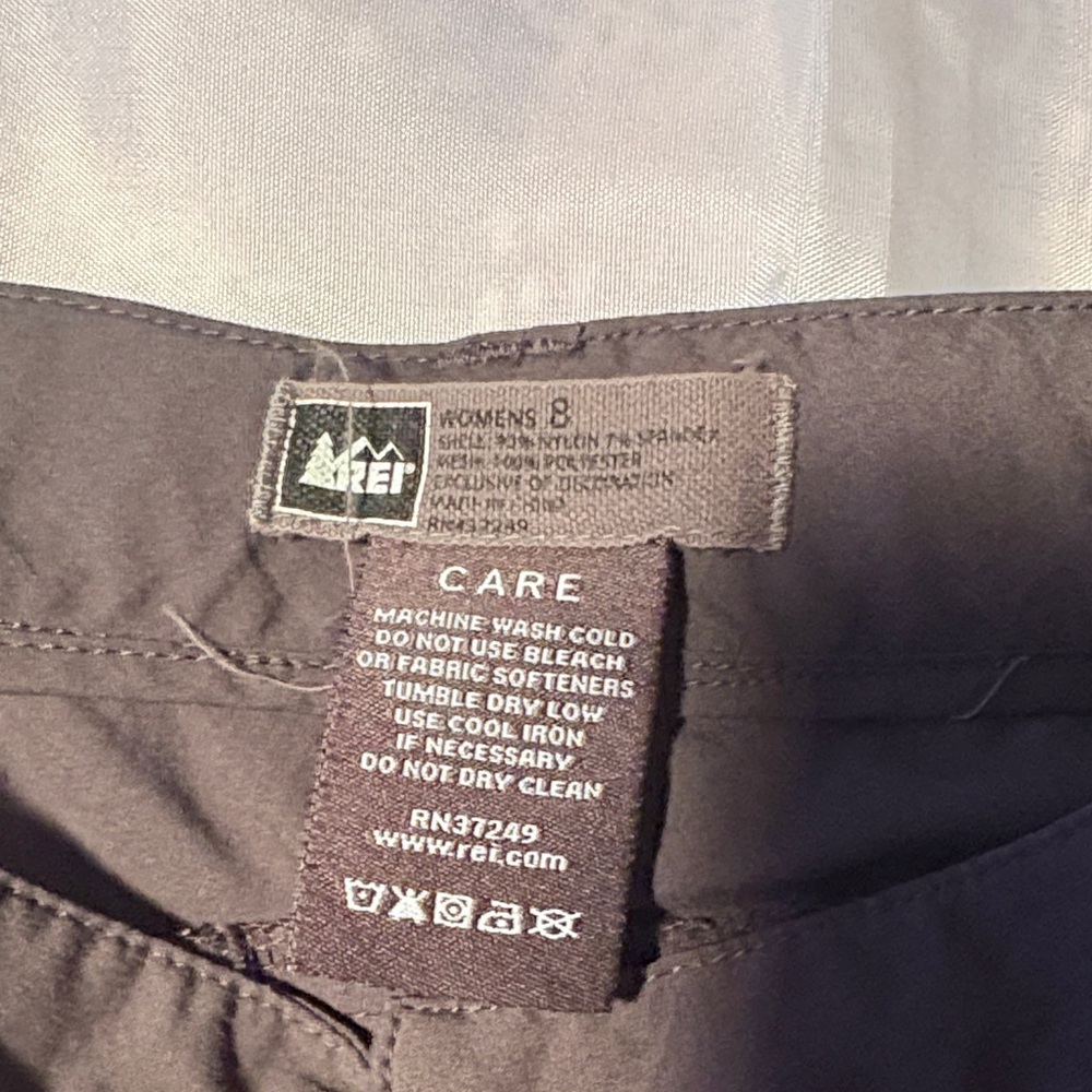 REI Women's Charcoal Capris -size 8 - Picture 2 of 8